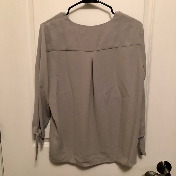 Grey blouse - Picture 2 of 3